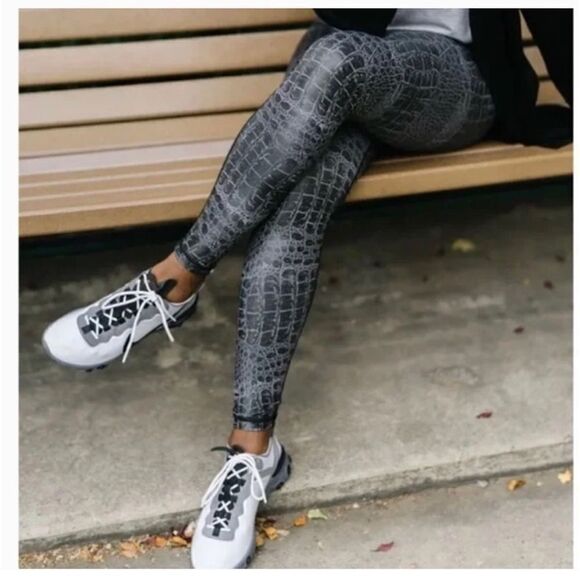 NEW WITH TAGS ZYIA ACTIVE GRAY ARMOR LIGHT N TIGHT 28” LEGGINGS SIZE 8-10 - Picture 10 of 11